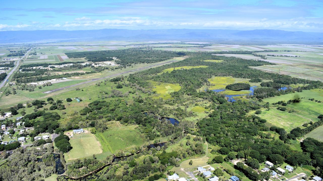 Wallaman Falls, Hinchinbrook Island photographs from gyrocopter ...