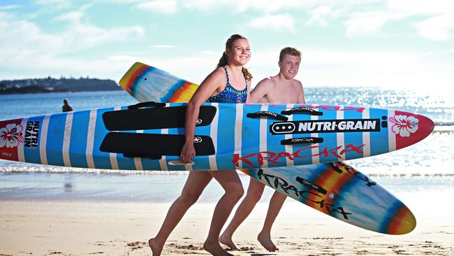 DoSomething Day 2017 (LR) Naomi Scott (17) and Tom Bedingfield (15) at Manly Beach. Adam Yip/ Manly Daily