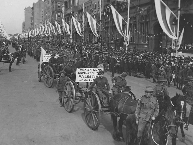 Large crowds celebrated the end of WWI with soldiers in November, 1918. Picture: City of Sydney Archives