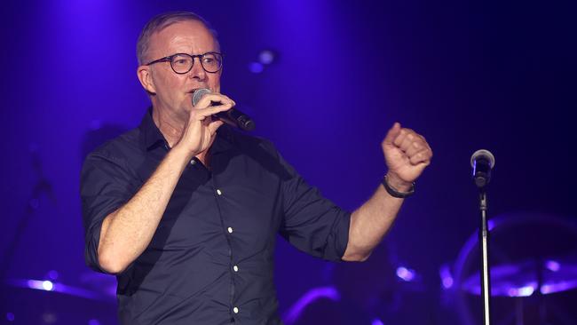 Labor leader Anthony Albanese introduced Jimmy Barnes on stage. Picture: Toby Zerna.