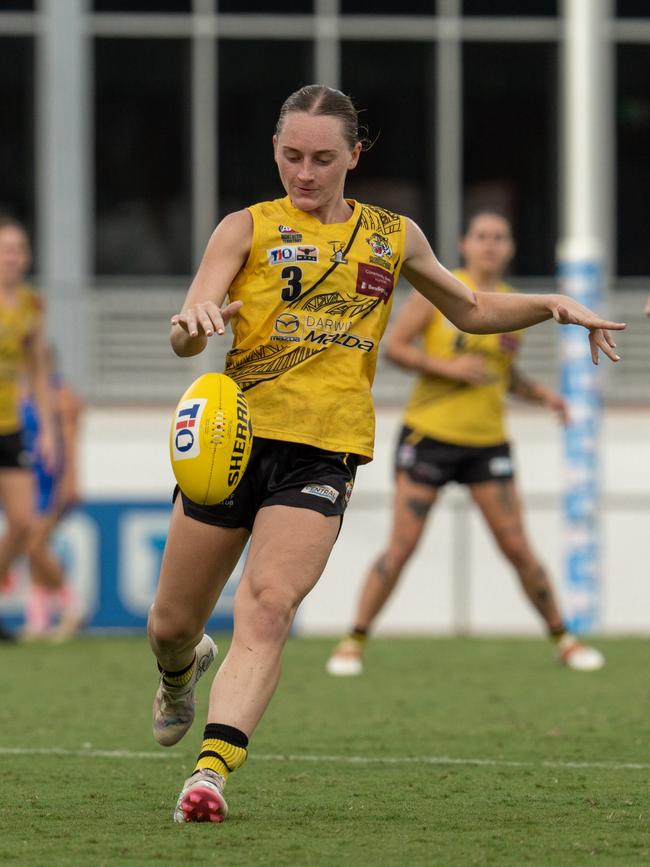 Georgia Johnson playing for the Nightcliff Tigers in the 2024-25 NTFL season. Picture: Tymunna Clements / AFLNT Media