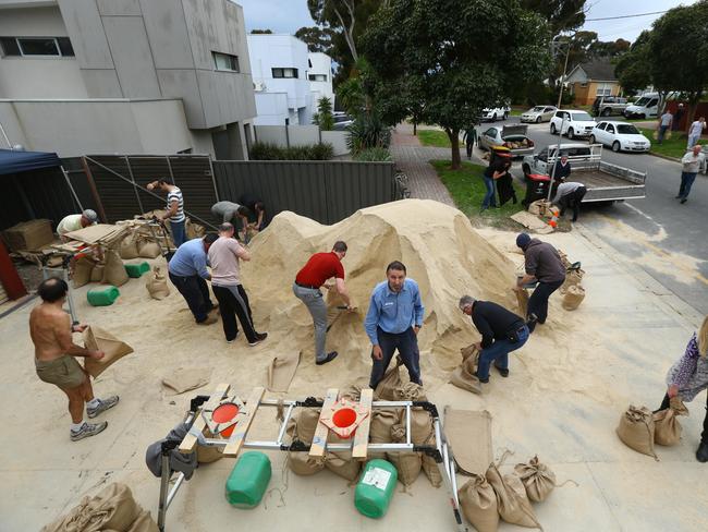 A rush for sandbags at the Burnside CFS station. Picture: Tait Schmaal.