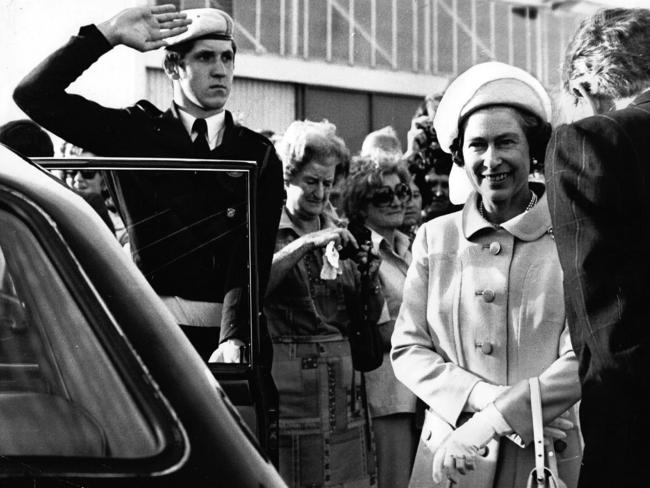 Queen Elizabeth II leaves Hobart Airport for Government House in 1977.