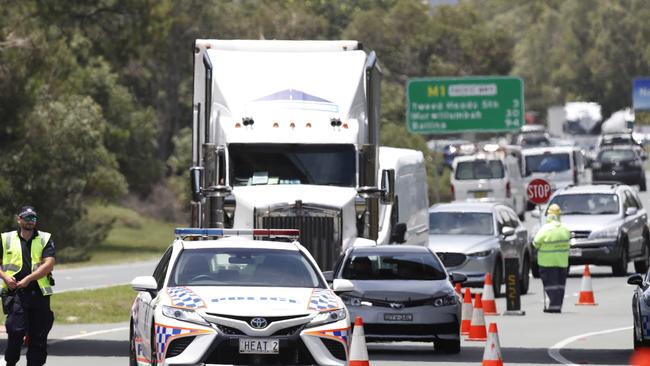 Long queue of motorists entering Queensland from New South Wales. Photo by Regi Varghese/Getty Images