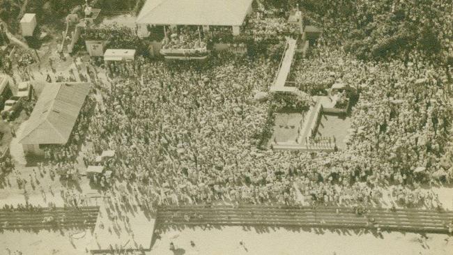 Big crowds at Suttons Beach for the Sun Girl finals. Photo courtesy History Redcliffe.