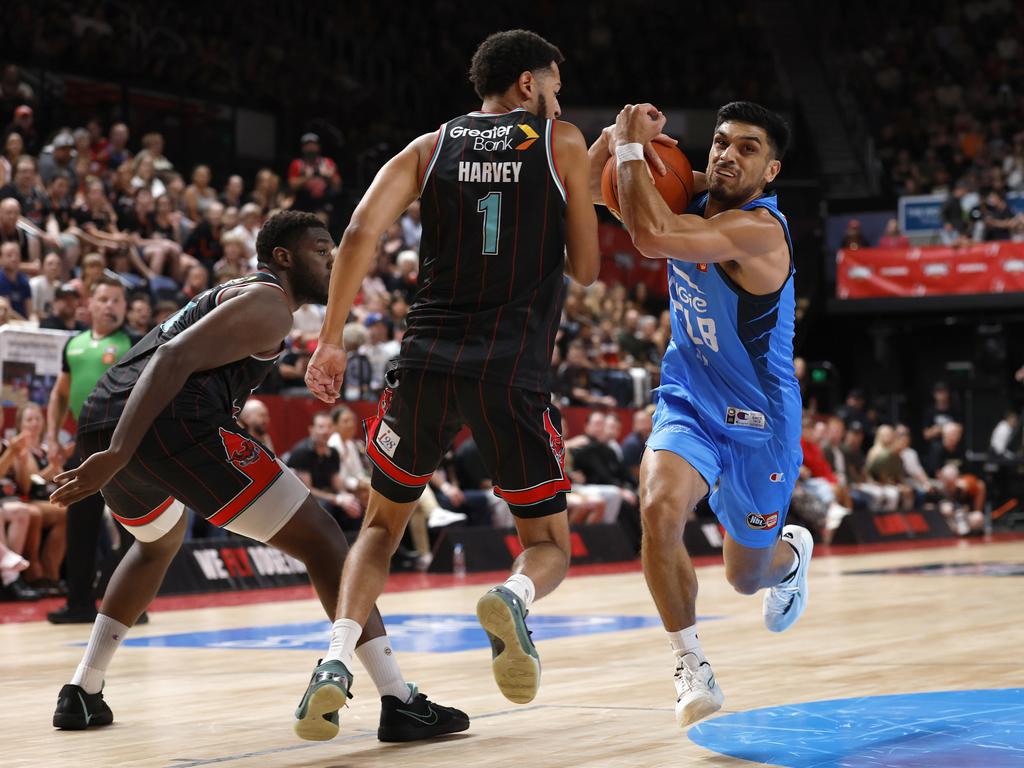 Melbrouen United’s Shea Ili drives to the basket. Picture: Getty Images