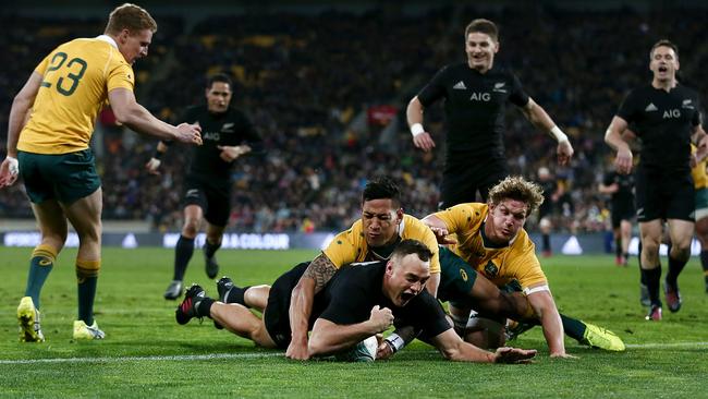 The All Blacks retained the Bledisloe Cup with a dominant win in Wellington