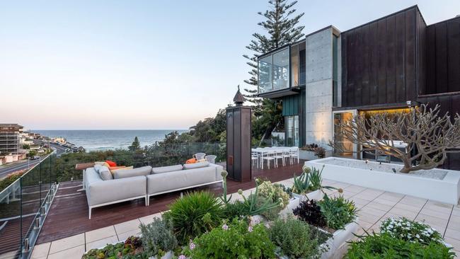 The Tony Masters-designed home at Wolaroi Crescent, Tamarama failed to sell at auction.