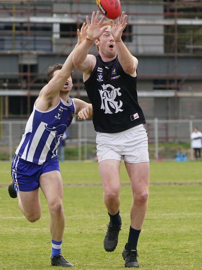 MPFNL: Matthew Cumming on the lead for Rosebud. Picture: Valeriu Campan