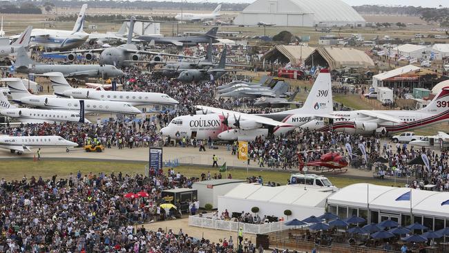 Crowds spread out among the aircraft in the Avalon 2017 ground display.