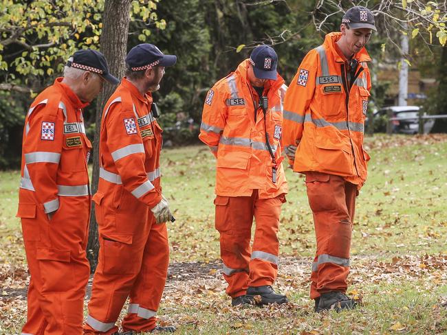 SES workers searching for a gun at Fawkner Park. Picture: Wayne Taylor