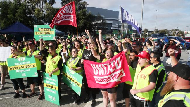 Woolworths issued a statement asking for the picketers to stand down so people could safely return to work after two weeks of strikes. Picture: NewsWire/ David Crosling