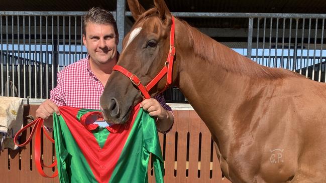 Winn'em alongside trainer Chris Anderson, with new colours inspired by club Wynnum Manly. Picture: Supplied.