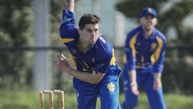 Fraser Hay bends his back for Williamstown. Picture: Valeriu Campan