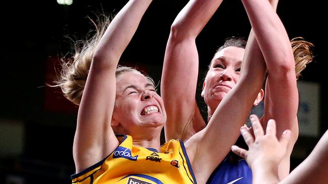 Cassidy McLean in the thick of it against Adelaide Lightning last season.