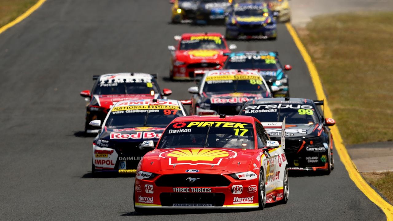 The field powers its away around the circuit during the Sydney SuperNight at Sydney Motorsport Park. Picture: Getty Images