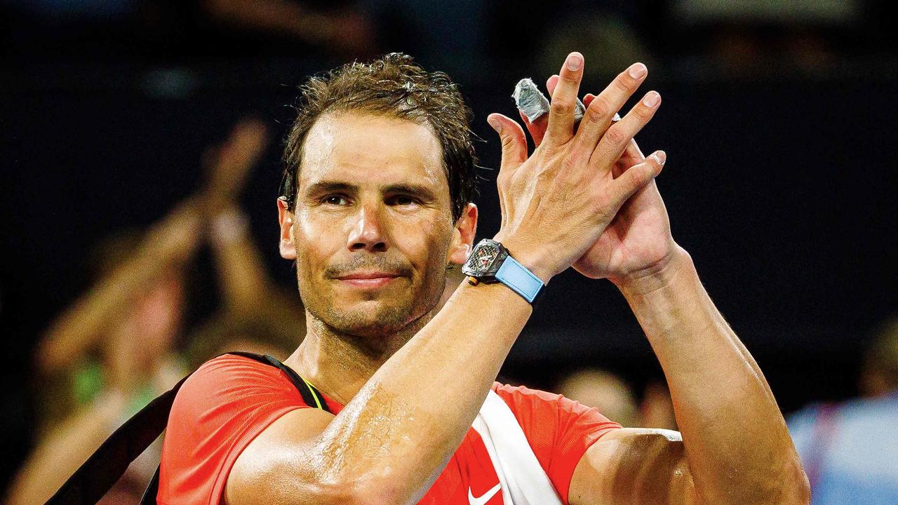 Rafael Nadal claps the Brisbane crowd. Photo by Patrick HAMILTON / AFP