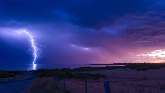 hunderstorm over Port Elliot. Photo: Fernando Diaz / @fdo_photos.