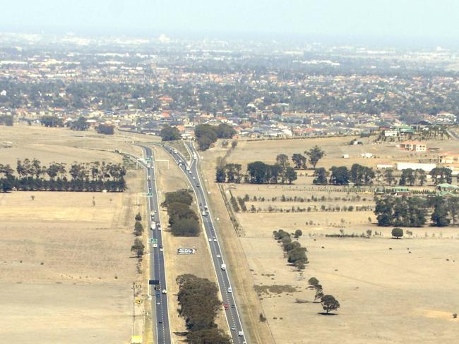 Hume highway at Beveridge towards city