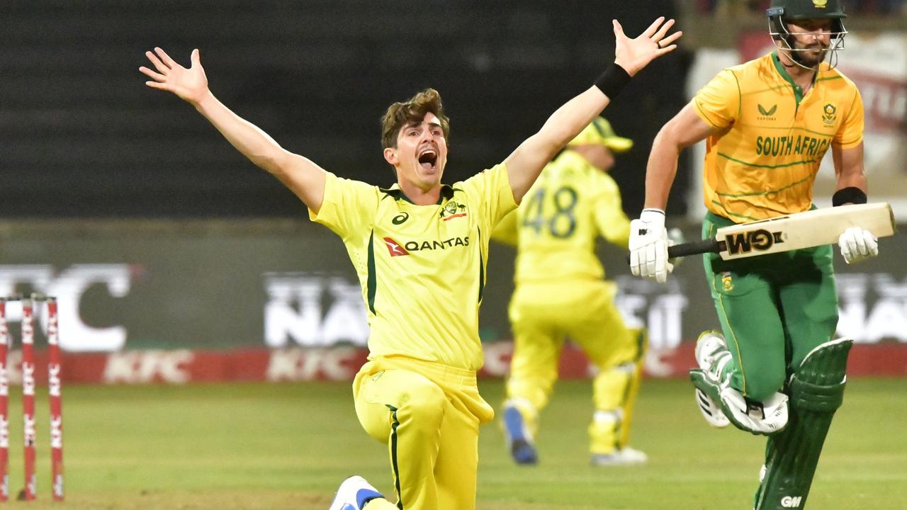 Sean Abbott could play at his first World Cup after edging out Tasmanian quick Nathan Ellis for the final pace bowling berth. Picture: Sydney Seshibedi / Getty Images