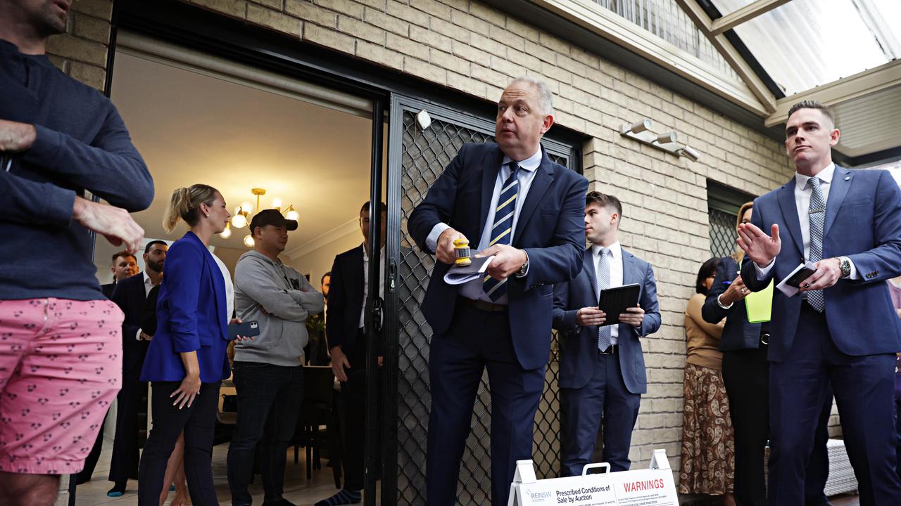 SUNDAY TELEGRAPH. APRIL 29, 2023. Auction action at 42 Hinemoa Ave Normanhurst. Picture: Adam Yip