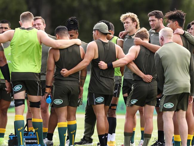 CESSNOCK, AUSTRALIA - NOVEMBER 06: The Wallabies team speak in a huddle during the Australian Wallabies captain's run at Baddeley Park on November 06, 2020 in Cessnock, Australia. (Photo by Mark Kolbe/Getty Images)