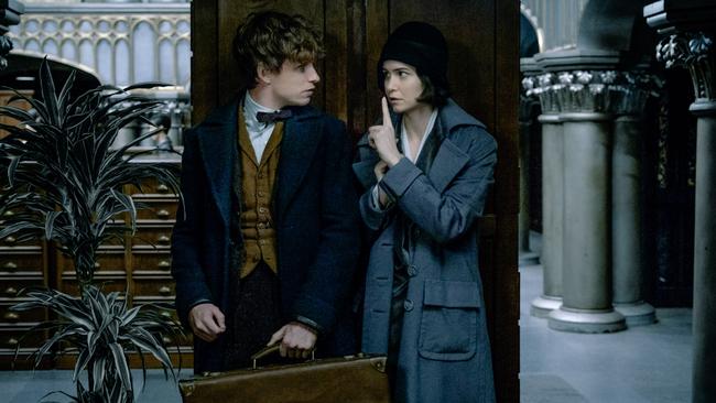 KATHERINE WATERSTON as Porpentina Goldstein and EDDIE REDMAYNE as Newt Scamander in a scene from Warner Bros. Pictures' fantasy adventure film FANTASTIC BEASTS AND WHERE TO FIND THEM