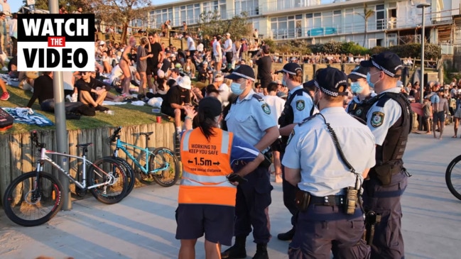 Police overwhelmed as crowd takes over grassed area in Bondi