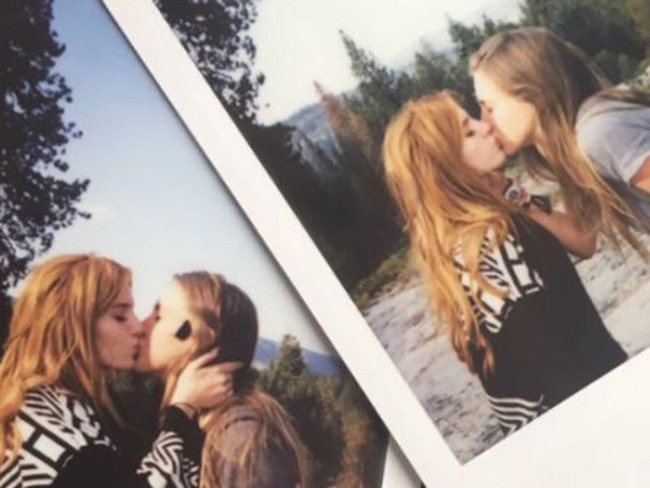 Bella thorne kiss photo