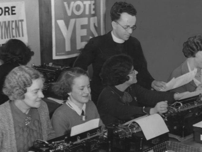 Typists turning out Vote Yes propaganda in 1938. Picture: Herald Sun archive