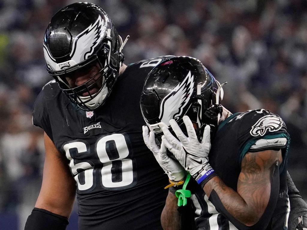 Dallas Cowboys and Philadelphia Eagles pray after the NFL wild card football  game between the Philadelphia Eagles and Dallas Cowboys at Cowboys Stadium  in Arlington, Texas. Cowboys defeats the Eagles, 34-14. (Credit