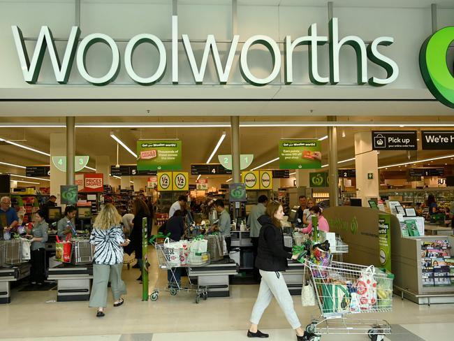 People shop at a Woolworths supermarket in Sydney on March 17, 2020. - Australia's elderly were let in early to supermarkets on March 17, but coronavirus panic buying still proved too much in some areas, with reports of empty shelves and large queues. (Photo by PETER PARKS / AFP)