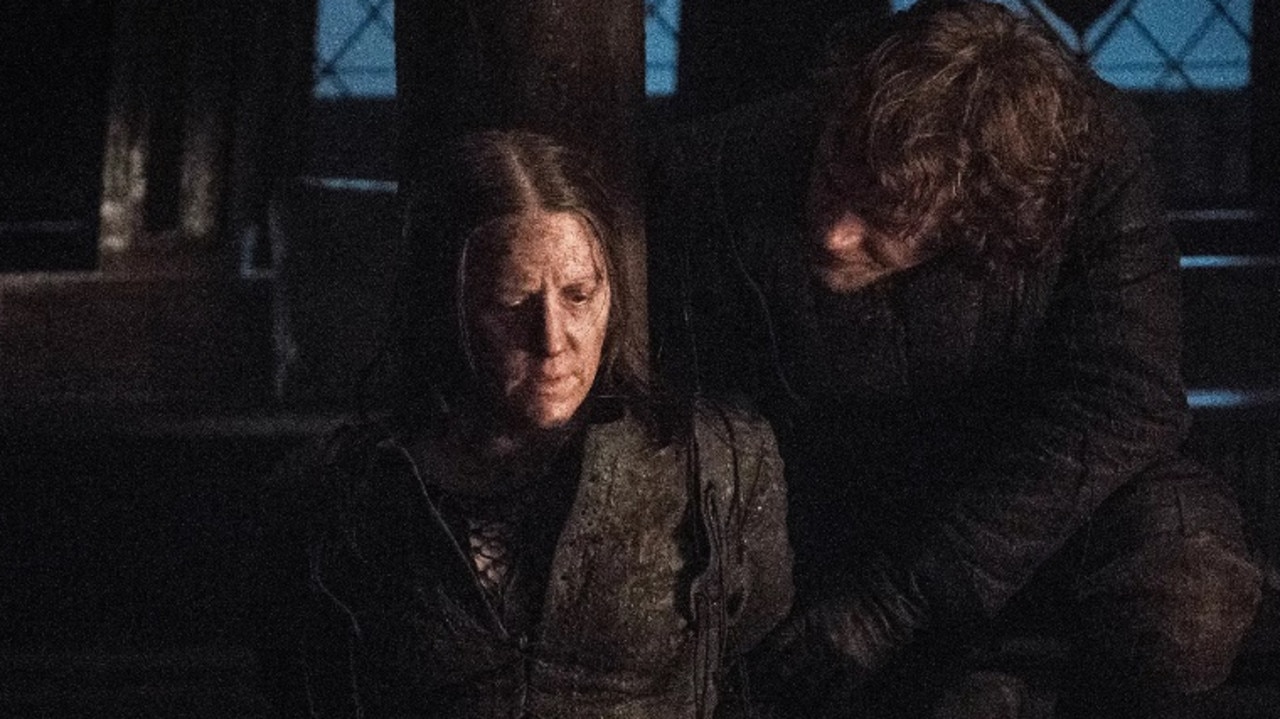 After initially abandoning her, Theon then helped rescue his sister.