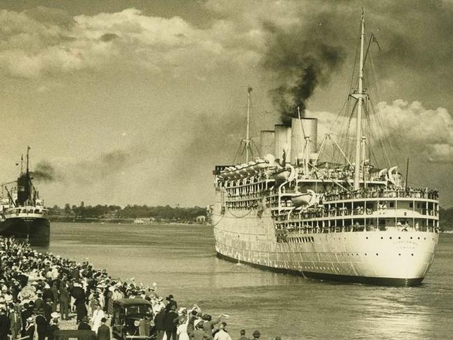 RMS <i>Strathaird</i>, one of P&amp;O’s earliest cruise ships, leaves from what is now Hamilton Wharf in 1932. Picture: State Library of Queensland