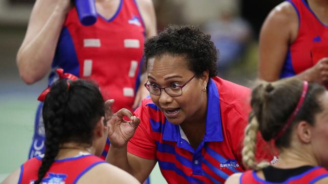 Sharks coach Richanda Kassman talks to her players at half time in the Cairns Netball elimination final. PICTURE: BRENDAN RADKE