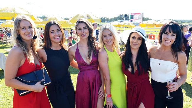 Sanna Vehvilaeinen, Maddie Walker, Krystal Gray, Steph Hewetson, Anna Houghton and Lisa Kerr at the 2018 event.
