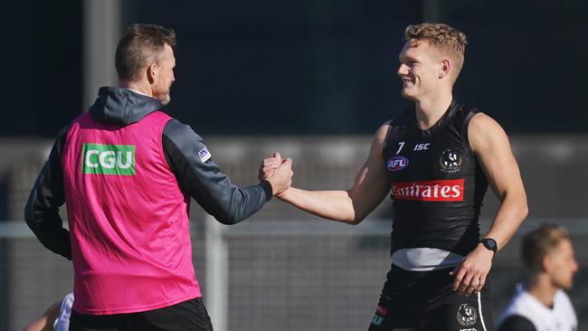 Magpies head coach Nathan Buckley shakes hands with Adam Treloar of the Magpies during a Collingwood Magpies AFL training session at Olympic Park, in Melbourne, Tuesday, June 9, 2020. (AAP Image/Michael Dodge) NO ARCHIVING