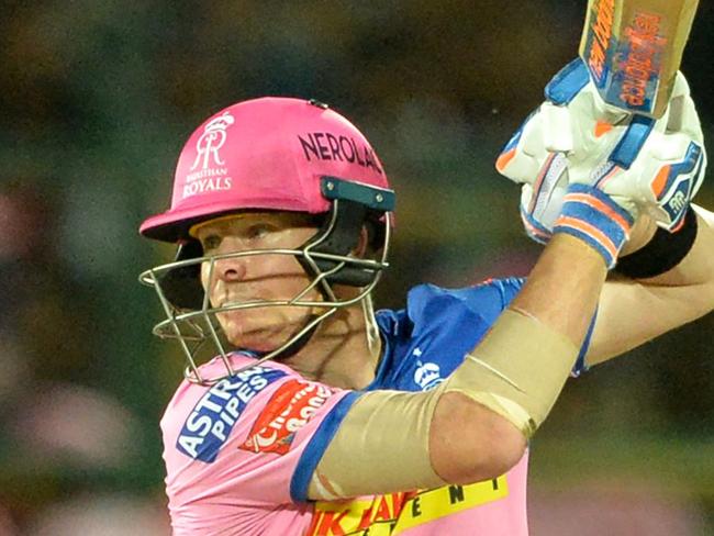 Rajasthan Royals cricketer Steve Smith (R) plays a shot during the 2019 Indian Premier League (IPL) Twenty20 cricket match between Rajasthan Royals and Kolkata Knight Riders at the Sawai Mansingh Stadium in Jaipur on April 7, 2019. (Photo by Sajjad HUSSAIN / AFP) / ----IMAGE RESTRICTED TO EDITORIAL USE - STRICTLY NO COMMERCIAL USE-----