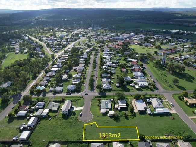 81 Newton Street, Monto, Qld 4630. Imaged credit to Real Estate.com and KellCo Rural Agencies Monto.