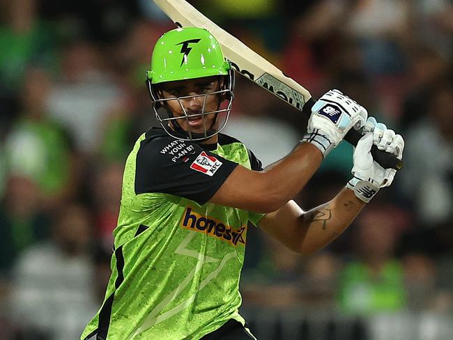 SYDNEY, AUSTRALIA - JANUARY 22: Ollie Davies of the Thunder bats during the BBL The Knockout match between Sydney Thunder and Melbourne Stars at ENGIE Stadium on January 22, 2025 in Sydney, Australia. (Photo by Robert Cianflone/Getty Images)