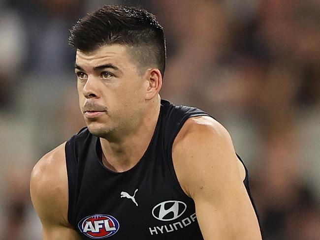 MELBOURNE, AUSTRALIA - MARCH 17: Matthew Kennedy of the Blues runs with the ball during the round one AFL match between the Richmond Tigers and the Carlton Blues at Melbourne Cricket Ground on March 17, 2022 in Melbourne, Australia. (Photo by Robert Cianflone/Getty Images)