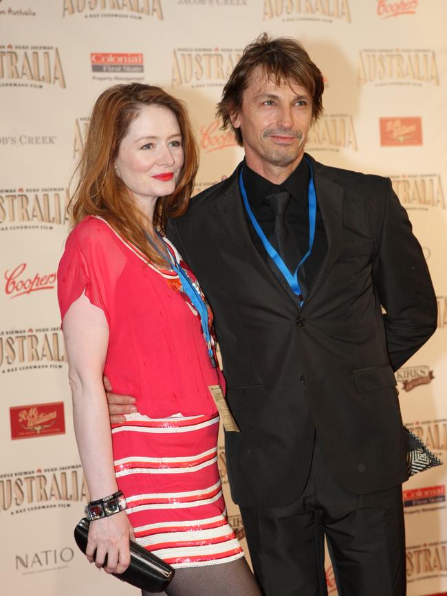 STAR POWER: Miranda Otto with actor-husband Peter O’Brien (<i>Underbelly</i>) at the Sydney premiere of Baz Luhrmann's film, <i>Australia</i>. 