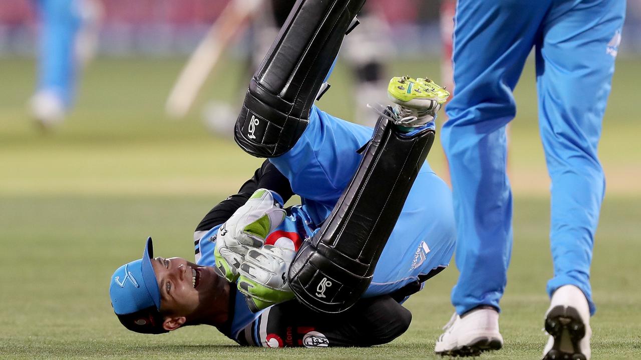 Alex Carey of the Strikers takes another spectacular catch