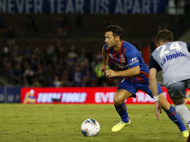 Wes Hoolahan of the Jets looks for support during the Round 20 A-League match between Newcastle Jets and Melbourne Victory at McDonald Jones Stadium in Newcastle, Saturday, February 22, 2020. (AAP Image/Darren Pateman) NO ARCHIVING, EDITORIAL USE ONLY