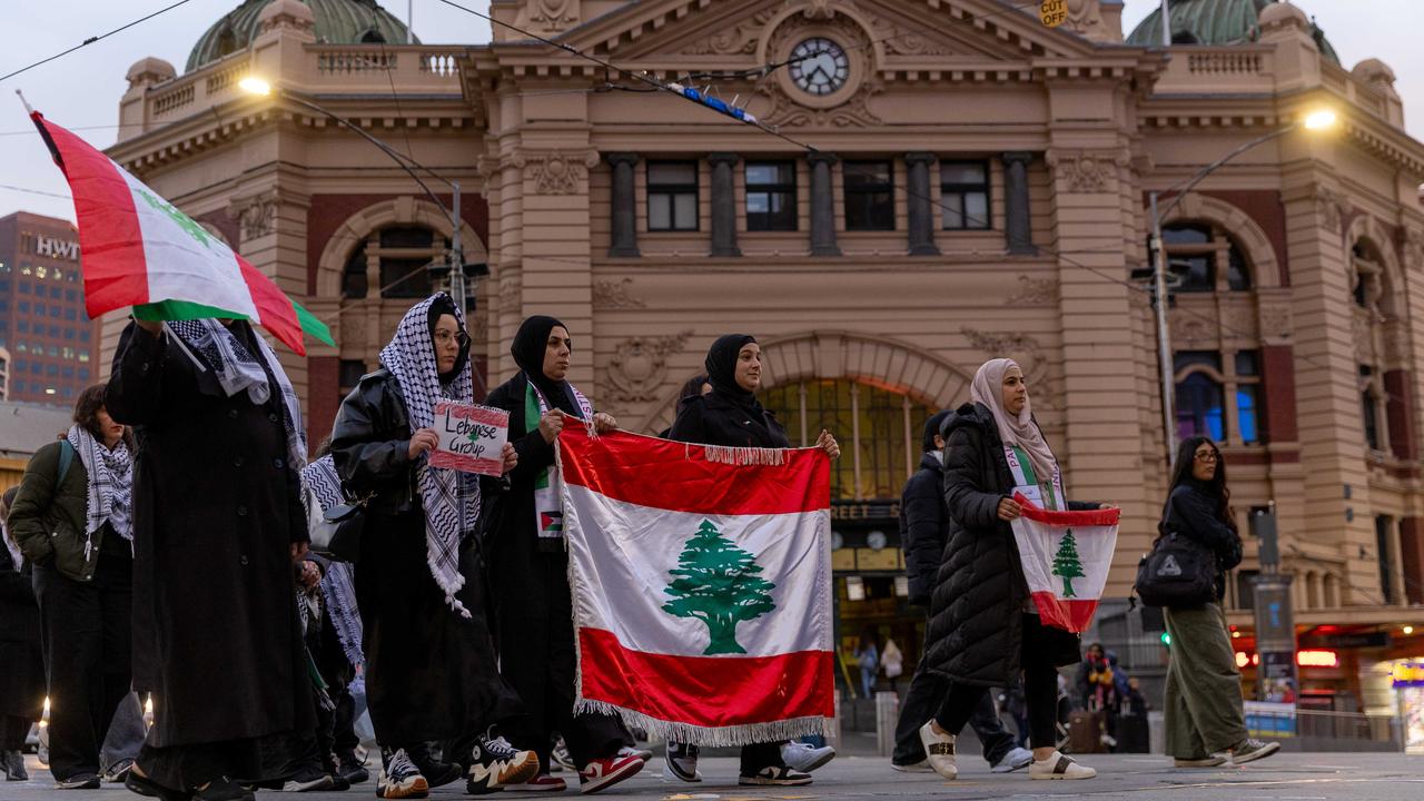 Coffins paraded through Melb, babies’ prams draped in keffiyeh