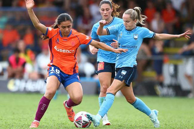 Faye Bryson competing for the ball against Brisbane Rora. Picture: Chris Hyde/Getty Images