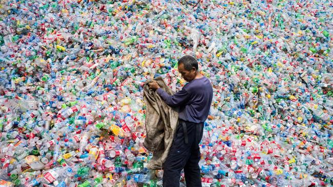 File photo: A Chinese labourer sorting out plastic bottles for recycling in Dong Xiao Kou village, on the outskirt of Beijing, in 2015 / AFP Photo/Fred Dufour