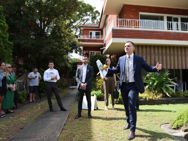 SUNDAY TELEGRAPH. MARCH 16, 2024.Pictured is auctioneer Alex Pattaro during an auction at Unit 4/126 Chuter Ave, Ramsgate Beach. Picture: Tim Hunter.
