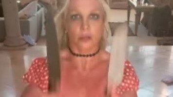 Britney Spears sparks concern with knife video