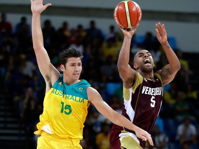RIO DE JANEIRO, BRAZIL - AUGUST 14: Gregory Vargas #5 of Venezuela shoots as Damian Martin #15 of Australia defends during the preliminary round game at the Rio 2016 Olympic Games on August 14, 2016 in Rio de Janeiro, Brazil. (Photo by Jamie Squire/Getty Images)